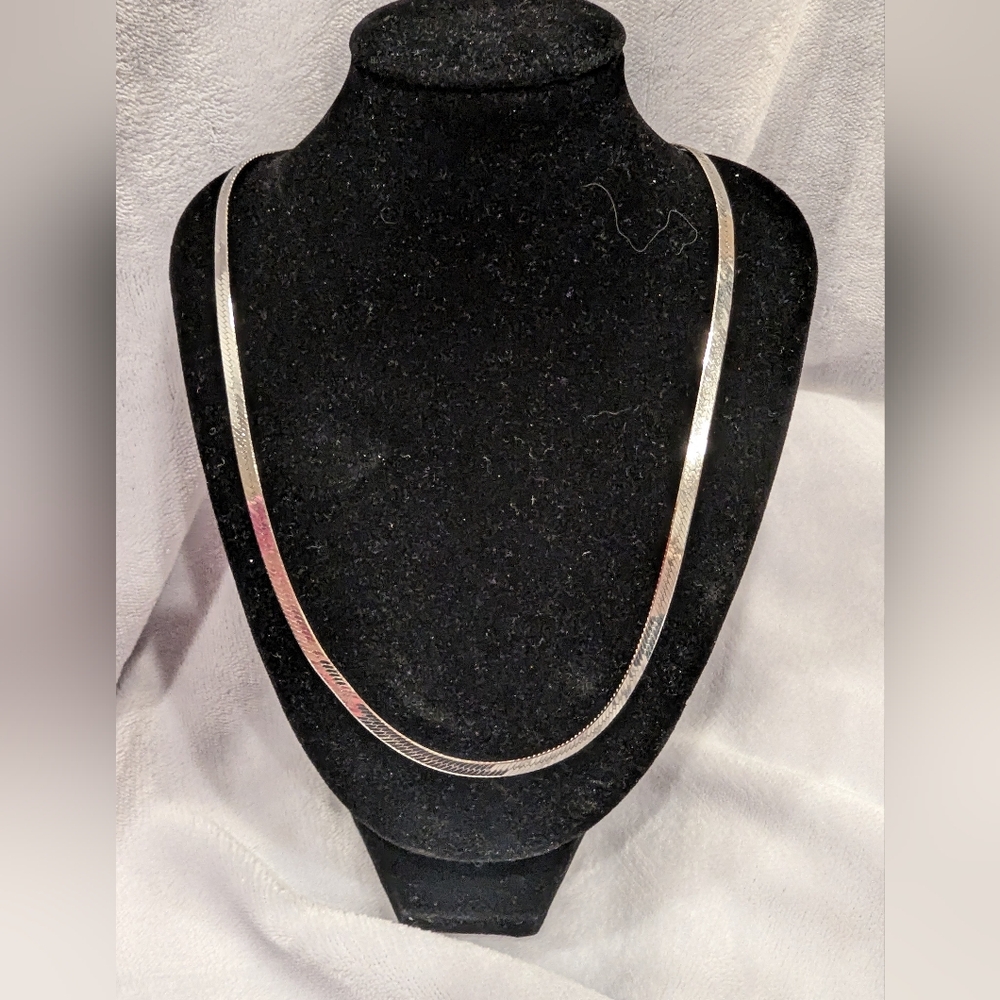 Vintage Italiaan Vior 925 Silver Herringbone 19" Necklace EUC